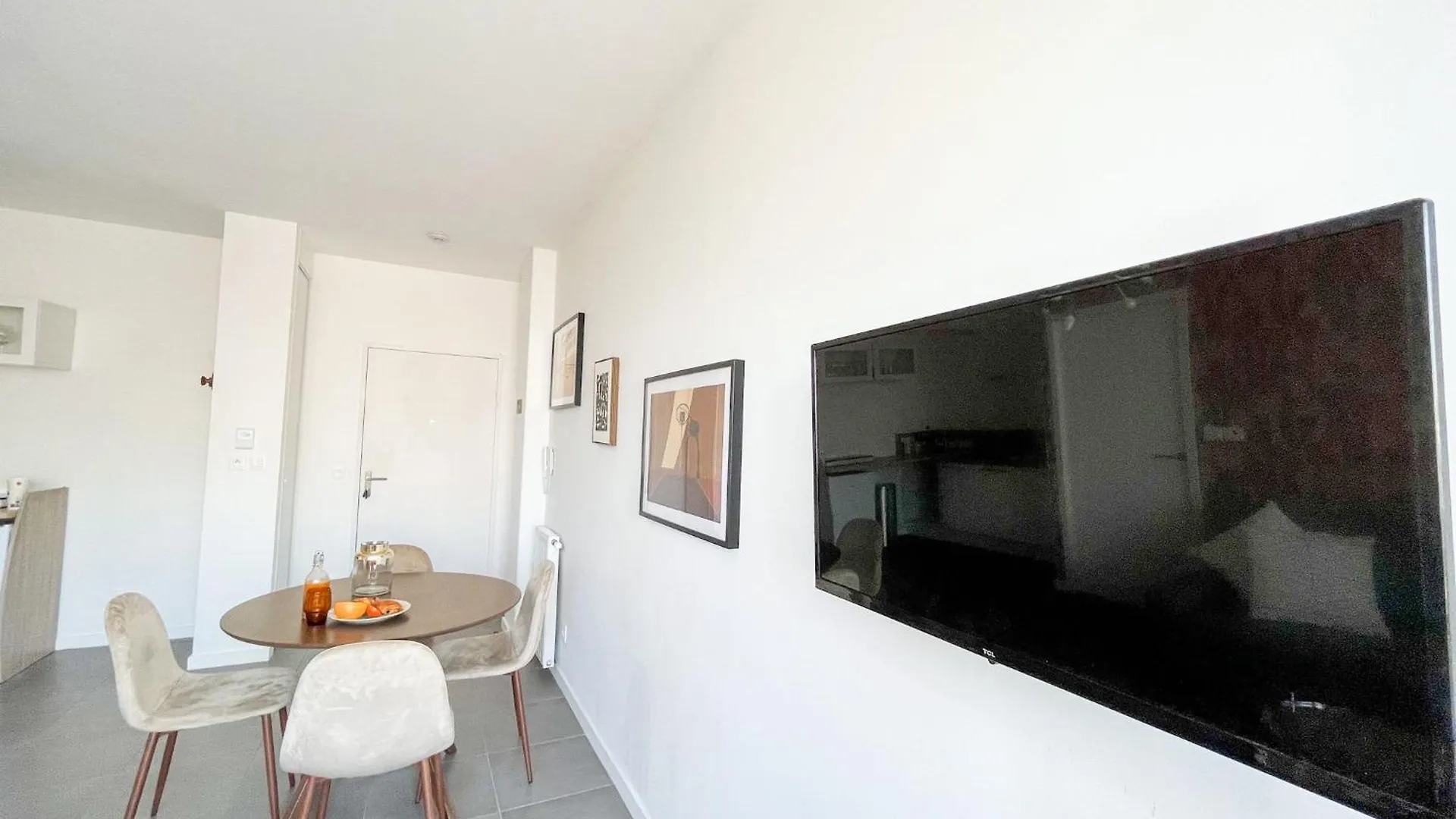 Suite Helena Villeurbanne 0*,  France